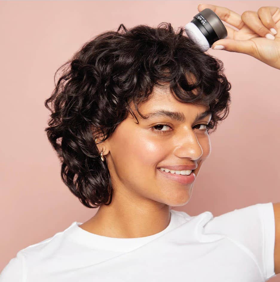 Volumizing Rice Protein Dry Shampoo - Dark Tinted Powder KITSCH Tuuheuttava riisiproteiini kuiva shampoo - tumma