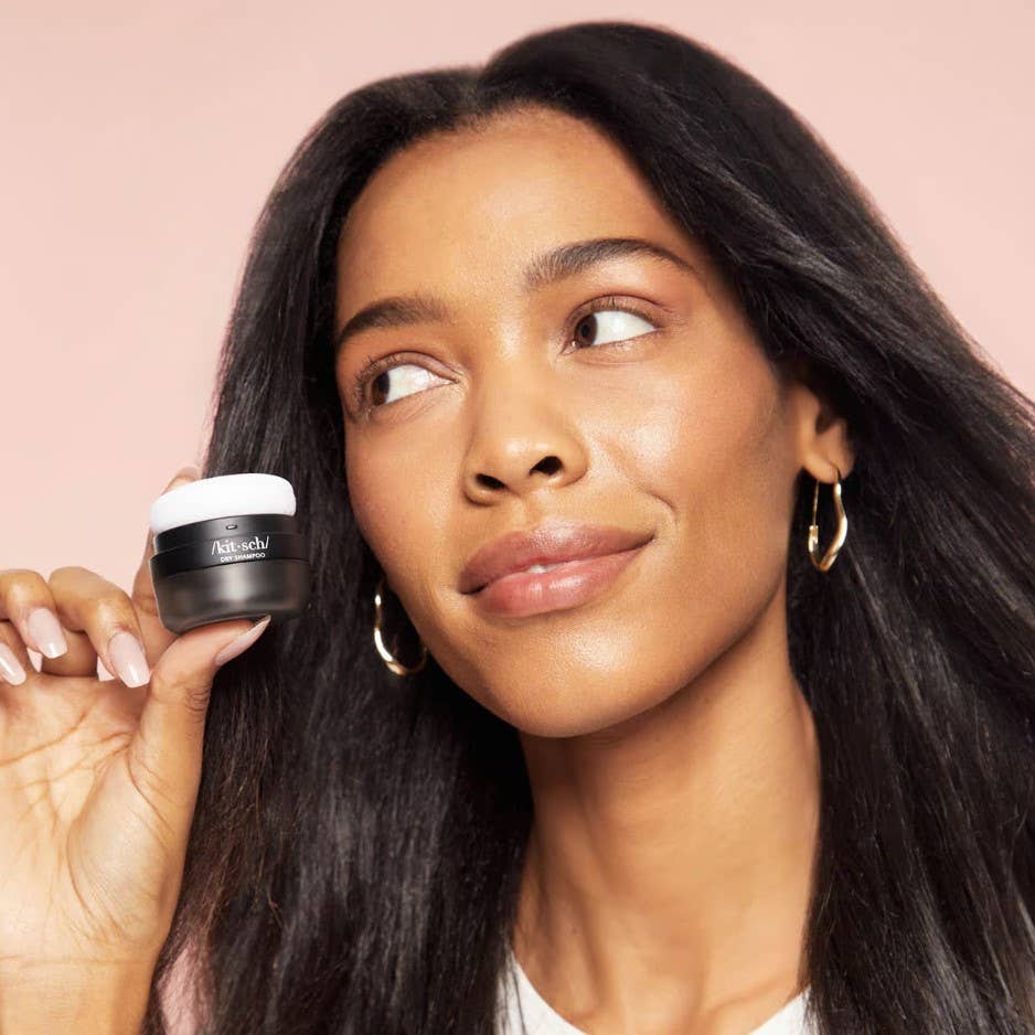 Volumizing Rice Protein Dry Shampoo - Dark Tinted Powder KITSCH Tuuheuttava riisiproteiini kuiva shampoo - tumma